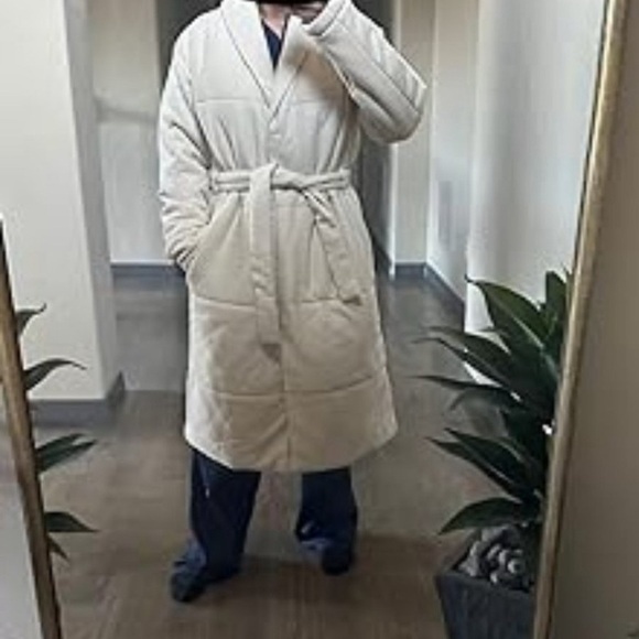 Women's Cotton Padded Home Coat, Ivory, 3X. Amazon Essentials. Cozy & Chic - Picture 4 of 7